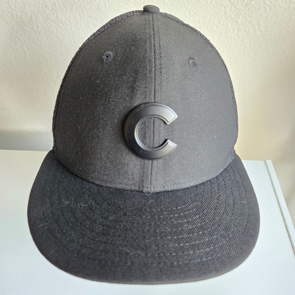 New Era 9FIFTY MLB Chicago Cubs All Black Trucker Hat Adjustable Adult Cap - Picture 1 of 8
